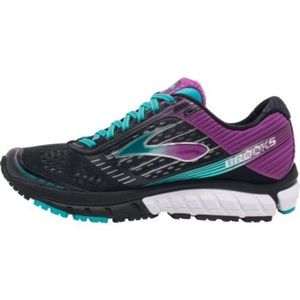 Brooks tennis shoes sz 8.5